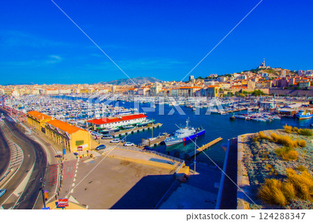 Panoramic view of the port of Marseille 124288347