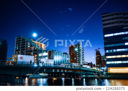 天王洲島的橋樑和建築物 天王洲島的橋樑和建築物 124288375