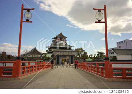 Kiyosu Castle and Otebashi Bridge 124288425