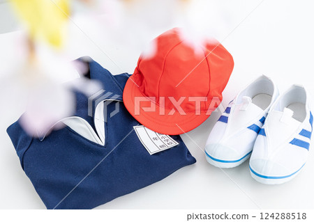 運動服和紅白帽子 運動服和紅白帽子 124288518