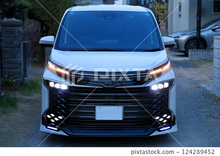 Car headlight image Car headlight image 124289452