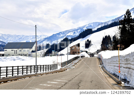 Ishiuchi Maruyama Ski / Tourist entrance, overlooking the dynamic course area (Minamiuonuma City, Niigata Prefecture) [2025.3] 124289702