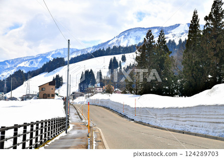 石內丸山滑雪場 / 觀光入口、眺望動感球場區域（新潟縣南魚沼市）[2025.3] 124289703