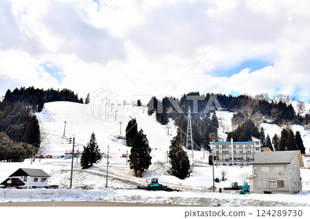 Ishiuchi Maruyama Ski / Tourist entrance, overlooking the dynamic course area (Minamiuonuma City, Niigata Prefecture) [2025.3] 124289730