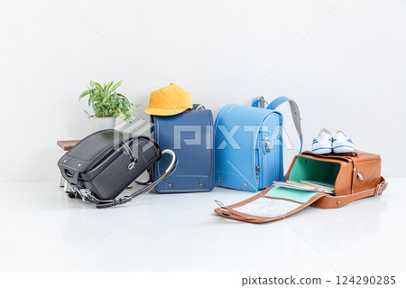 school bag  124290285