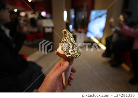 金箔冰淇淋 金箔冰淇淋 124291336