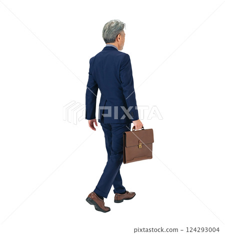 一位行走的中年男性商務人士的背影。 124293004