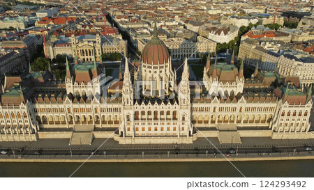 Budapest city and Danube river 124293492