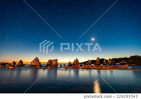 月光羽島岩 124293543