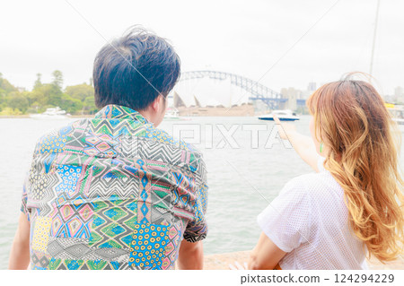 Back view of a dating couple 124294229