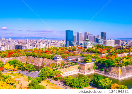 Osaka Castle and Osaka Business Park in the fall 124294281