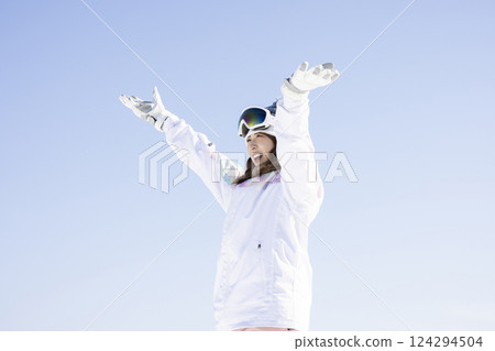 享受雪的女人 124294504