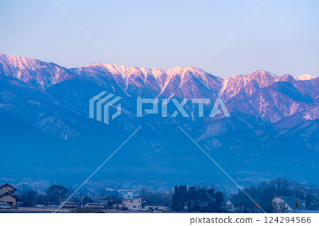 [Northern Alps Material] The Northern Alps in winter dyed in the morning glow [Nagano Prefecture] 124294566