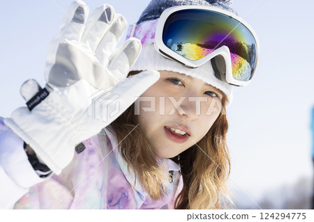 woman enjoying snow 124294775