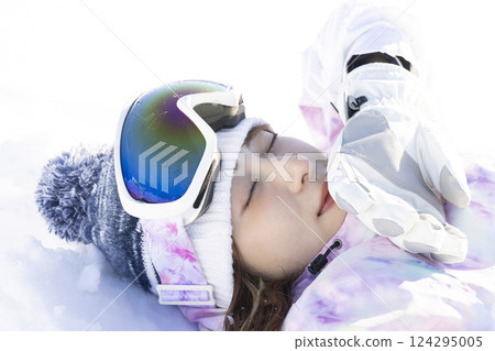 女人享受滑雪 124295005