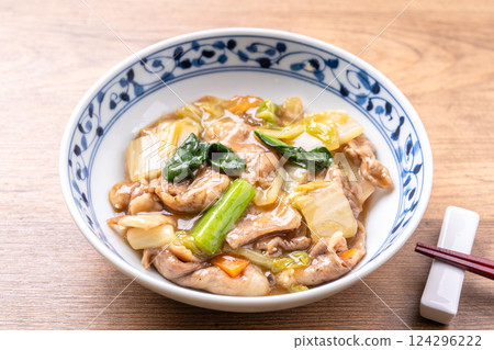 Braised pork and Chinese cabbage 124296222