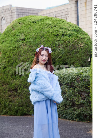 女人擺姿勢 女人擺姿勢 124296741