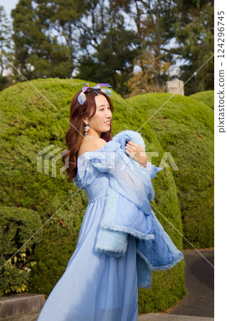 Woman posing 124296745