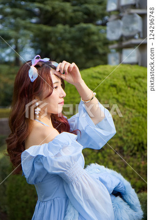 女人擺姿勢 女人擺姿勢 124296748