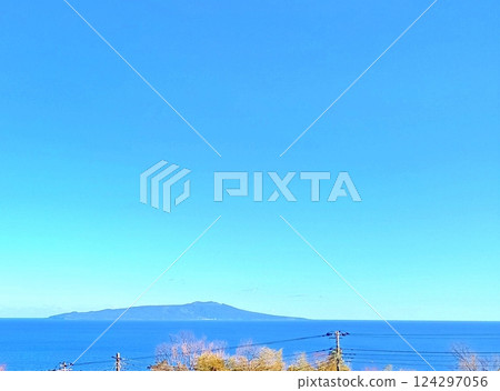The color between the blue sky and the sea The color between the blue sky and the sea 124297056