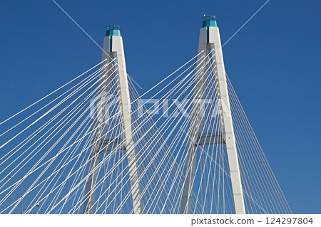Guys and ropes against the blue sky, close-up 124297804