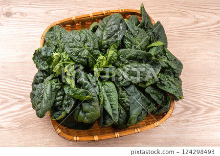 收縮菠菜 124298493