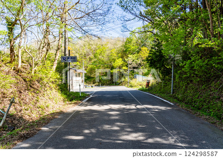 鳥取縣東伯郡三朝町鳥取縣舊公路邊界人形嶺 鳥取縣東伯郡三朝町鳥取縣舊公路邊界人形嶺 124298587