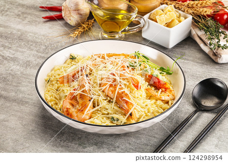 Italian pasta Orzo with prawn 124298954