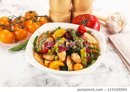Gourmet salad with prawn and asparagus Gourmet salad with prawn and asparagus 124298984