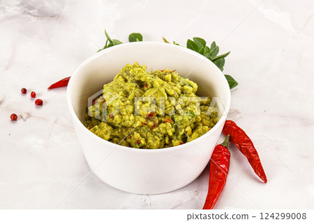 Guacamole with avocado, tomato and chili 124299008