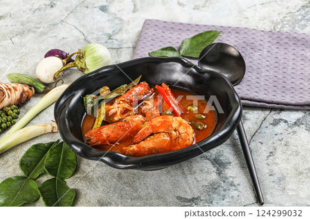 Thai Panang curry witn prawn Thai Panang curry witn prawn 124299032