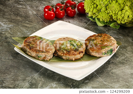 Roasted tuna medallion with broccoli Roasted tuna medallion with broccoli 124299209