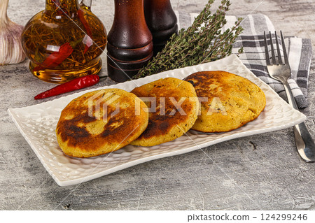 Georgian cuisine - Corn bread Mchadi 124299246