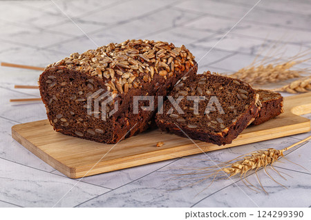 Browl rye bread with seeds Browl rye bread with seeds 124299390