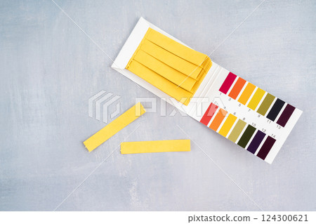 Universal indicator paper with acidic testing 124300621