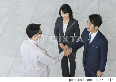 商業形象：商人握手 124300712