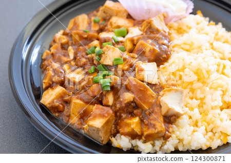 Delicious Makuba fried rice box lunch Delicious Makuba fried rice box lunch 124300871