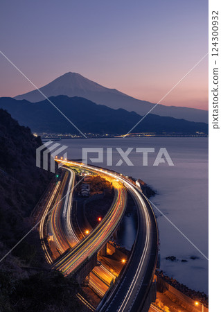 Satta Pass before sunrise 124300932