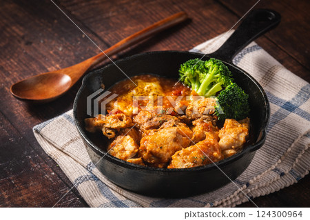 Skillet-made chicken stew with tomato Skillet-made chicken stew with tomato 124300964