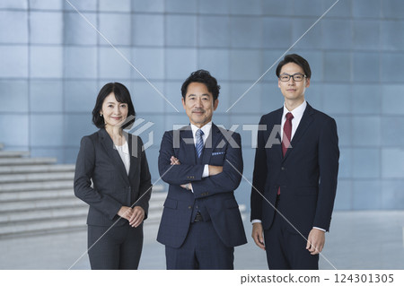中年到高階商務團隊形象 124301305