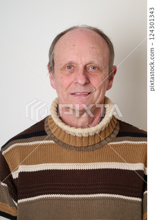 Senior man with a beige turtleneck puulover Senior man with a beige turtleneck puulover 124301343