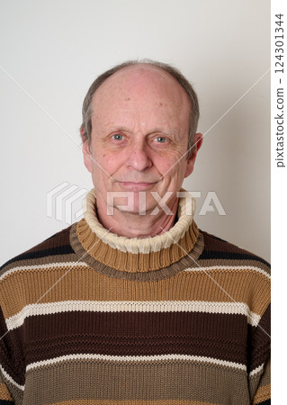 Senior man with a beige turtleneck puulover Senior man with a beige turtleneck puulover 124301344