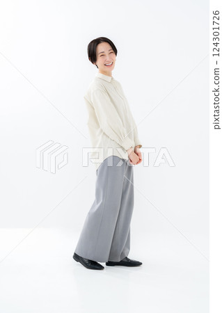 Woman portrait full body 124301726