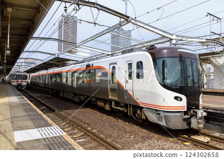 HC85 Series Hida Express train parked at Gifu Station 124302658