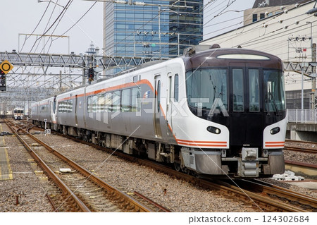 HC85系列飛騨特快列車從大阪方面駛入岐阜站 HC85系列飛騨特快列車從大阪方面駛入岐阜站 124302684