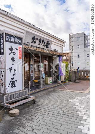 Yokooji, Fushimi-ku, Kyoto City, Tomio, Kitagawa Honke, a direct-operated shop of the sake brewery, Okinaya 124302880