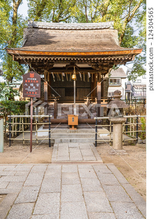 京都市伏見區深草藤森神社（菖蒲節的發祥地） 勝利與馬匹之神、八幡宮境內本殿（重要文化財產） 124304565