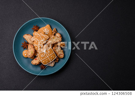 Christmas cantuccini cookies with nuts and candied fruits, gingerbread 124306508