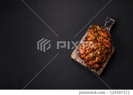 Grilled chicken fillet with garlic sauce, hot pepper 124307111