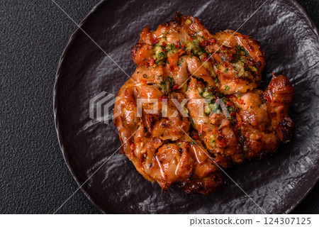 Grilled chicken fillet with garlic sauce, hot pepper 124307125